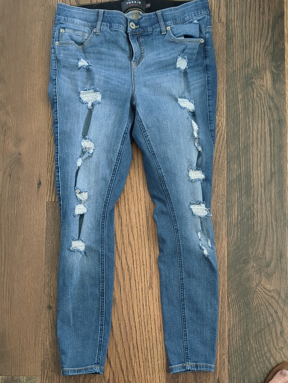 Torrid Premium Bombshell Skinny Distressed Jeans, Size 14R